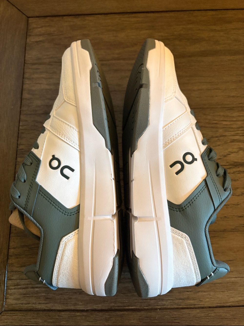 NEW [On] Cloud Running THE ROGER Clubhouse in White/Olive Men’s 8 / Women’s 9.5 - Picture 10 of 12